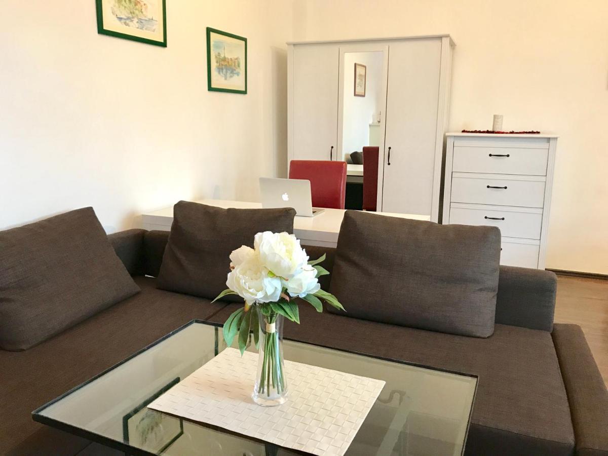 Studio Apartment With A View Of Ban Jelacic Square Zagreb Exterior foto